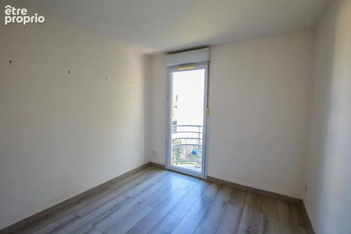 Lumineux T4 de 77 m² avec balcon et garage — Avignon - photo 5