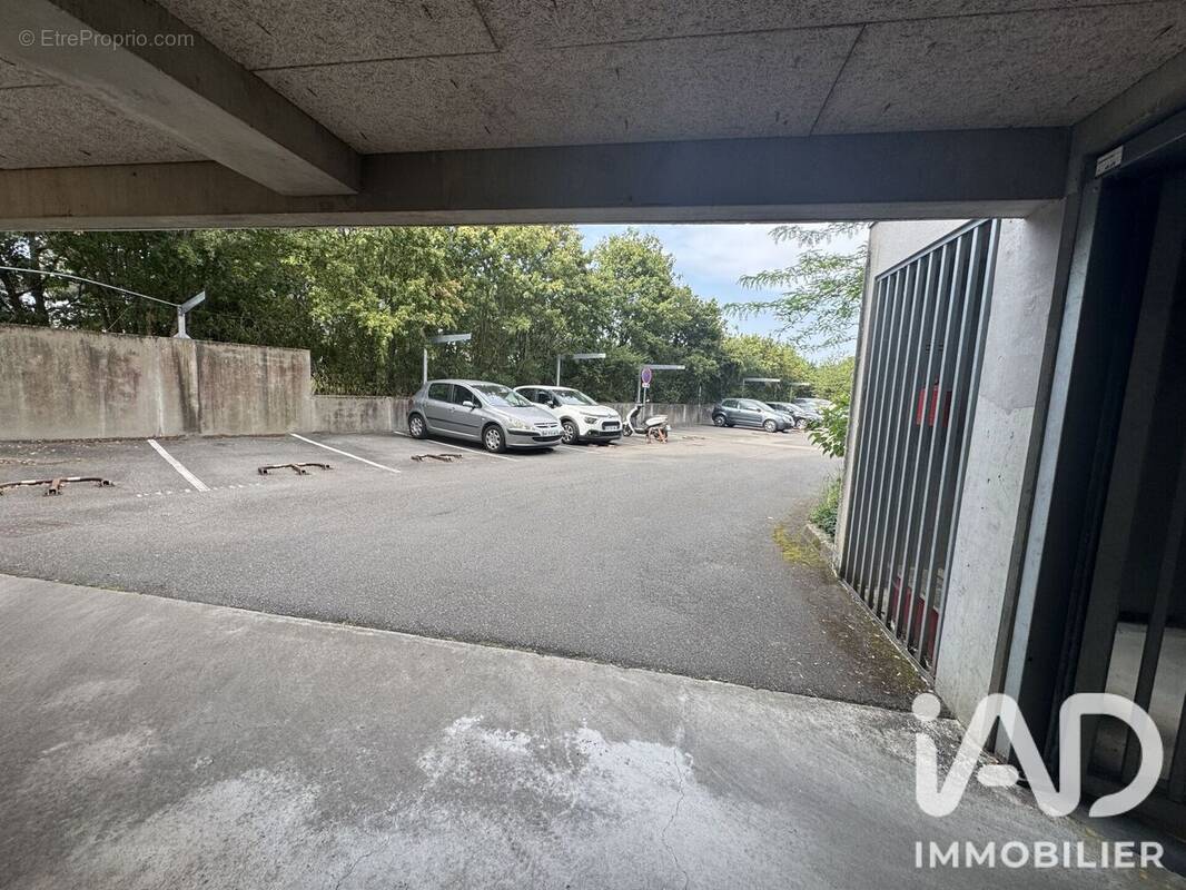 Photo 1 - Parking à ORVAULT