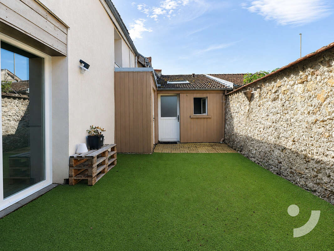 Maison 130 m2 avec 3 chambres, extérieur et garage à Romery - photo 5