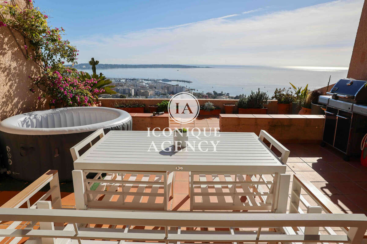 Appartement à VALLAURIS