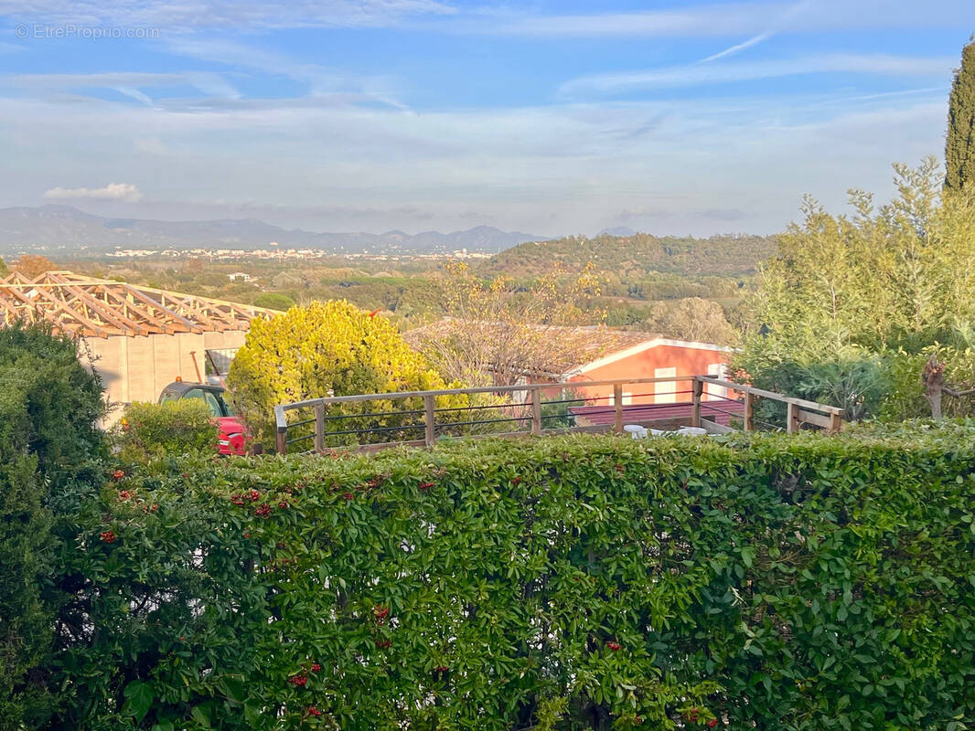 Maison à ROQUEBRUNE-SUR-ARGENS