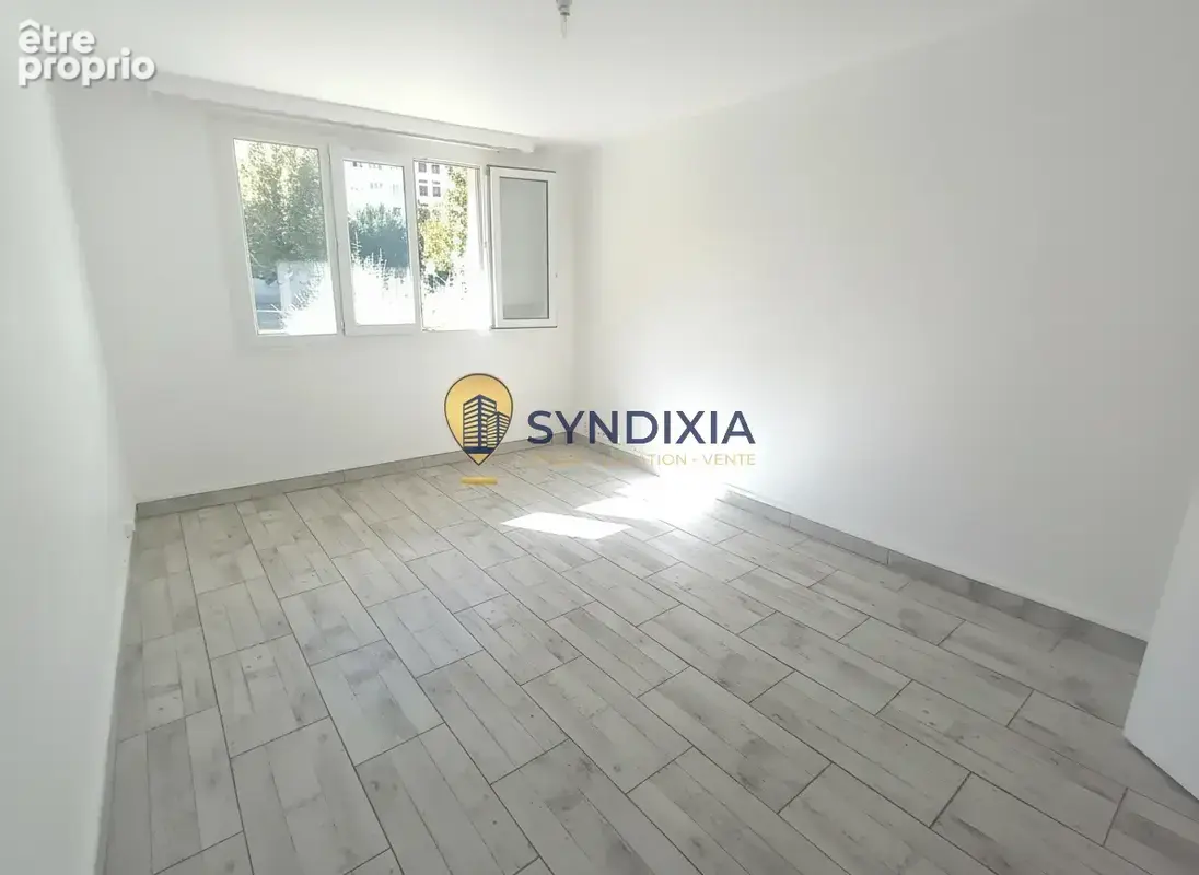 Appartement 3 pièces en RDC entièrement rénové avec garage privé - photo 3