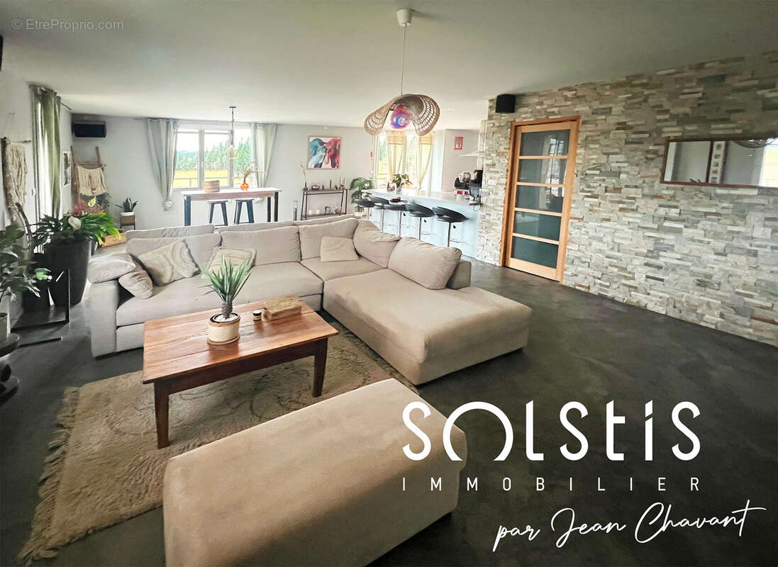 Appartement à SAINT-JUST-MALMONT