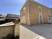 Maison à SAINT-JEAN-D'ANGELY