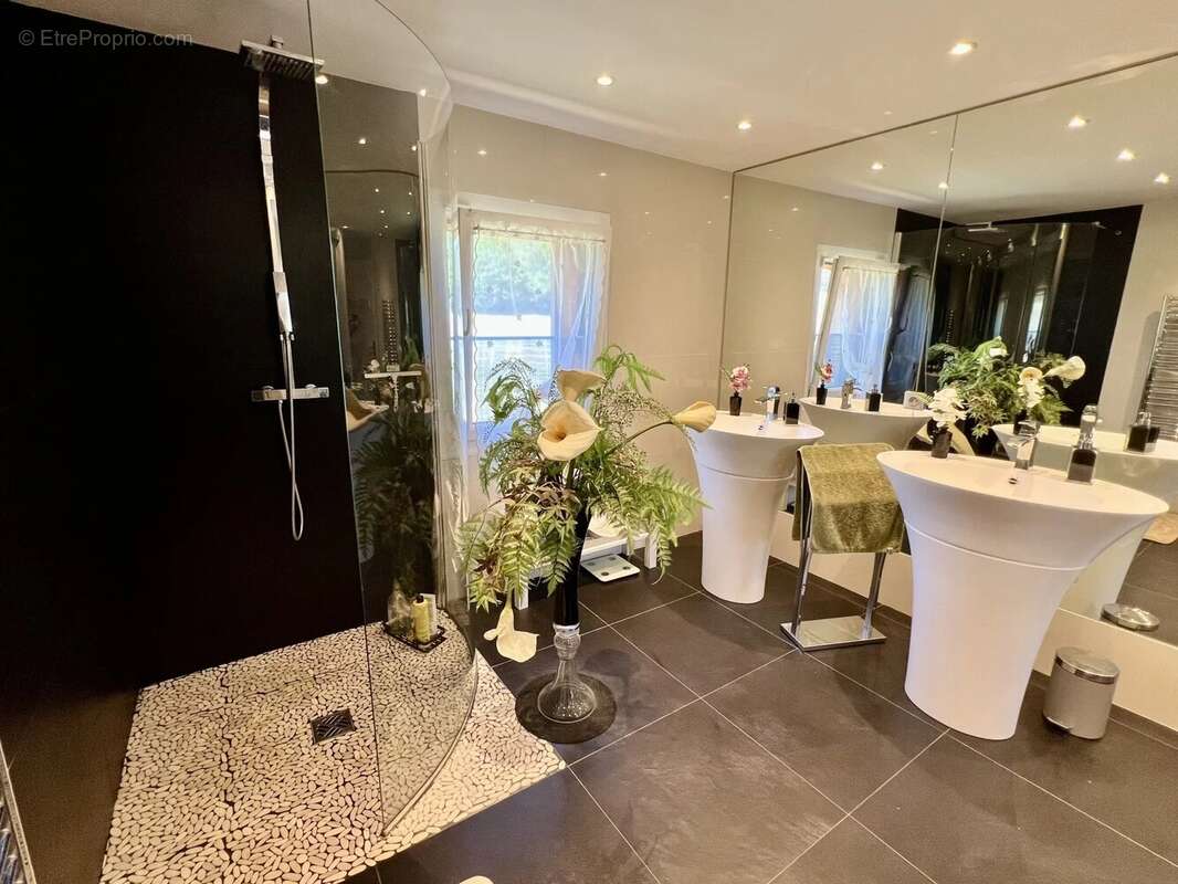 Villa d'exception de 167 m² avec piscine aux Déserts - photo 14
