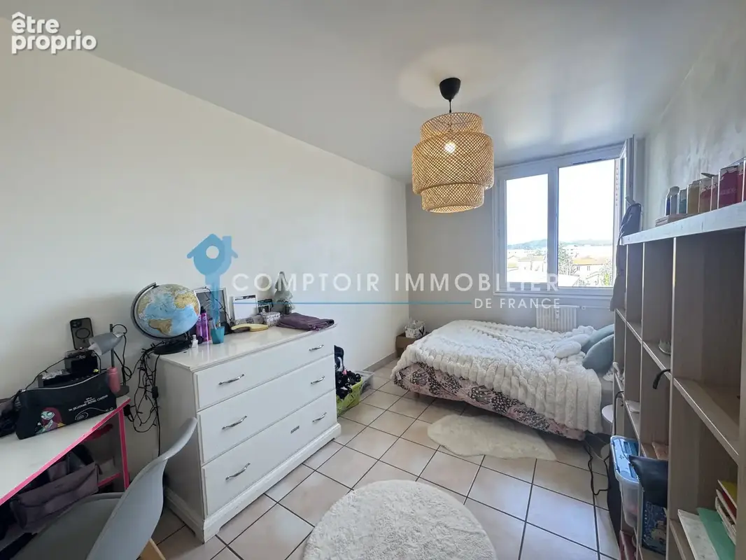 Appartement T5 avec balcon vue Vercors - À vendre à Romans-sur-Isère - Dpt Drôme (26) - photo 9