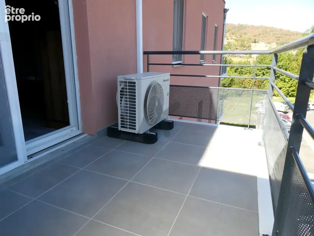 Très bel appartement dernier étage avec balcon, vue dominte et garage. - photo 4
