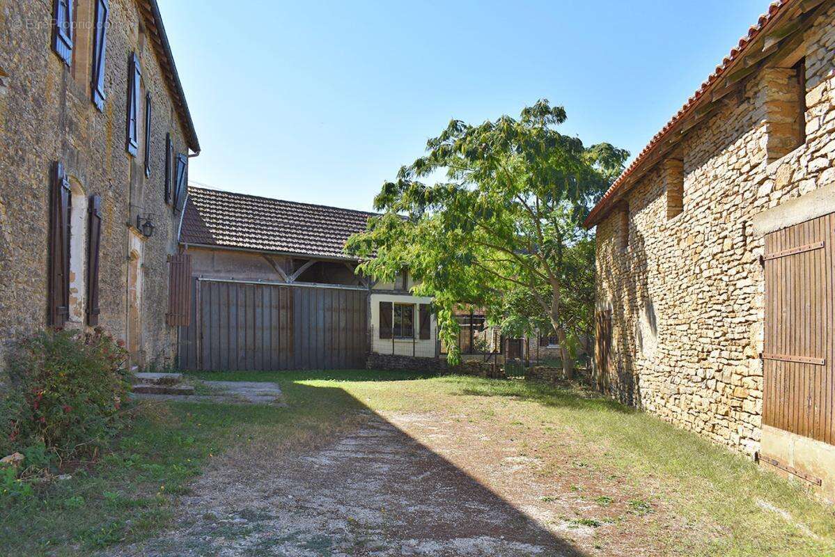 Corps de ferme Saint Genies 289 m2 - photo 6
