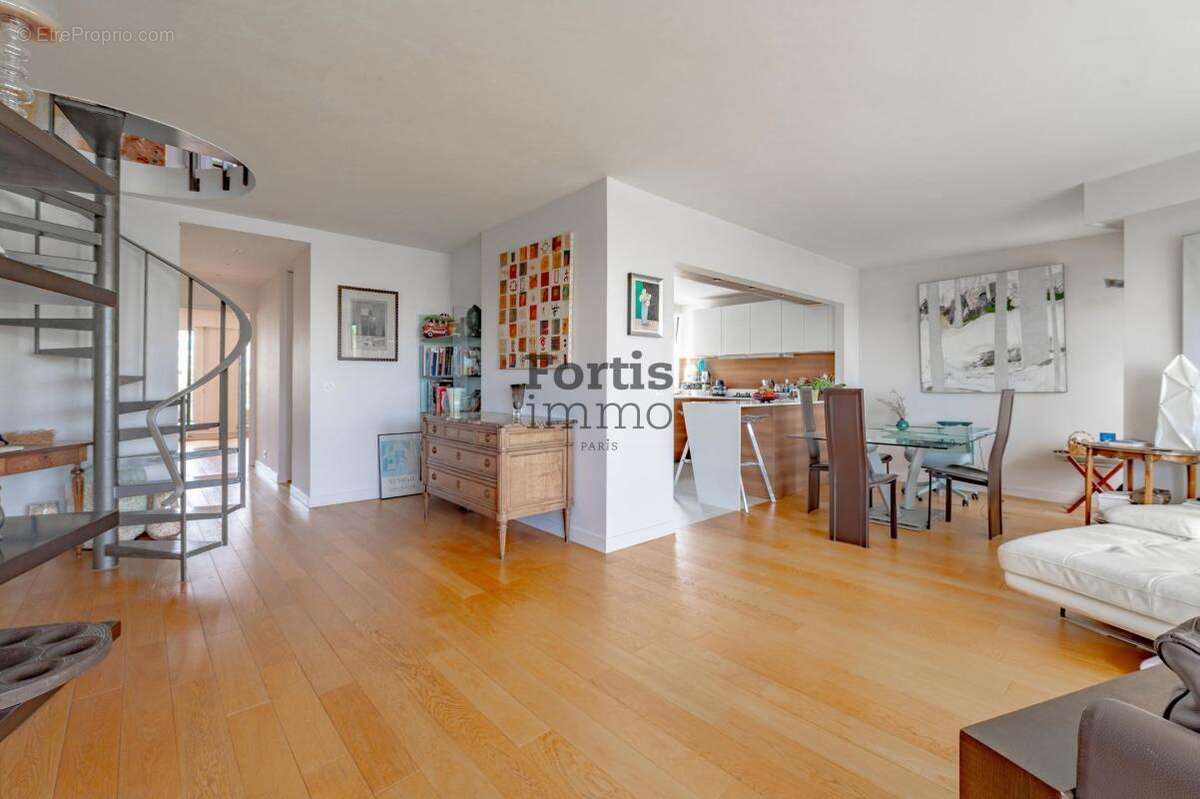 Appartement à PARIS-14E