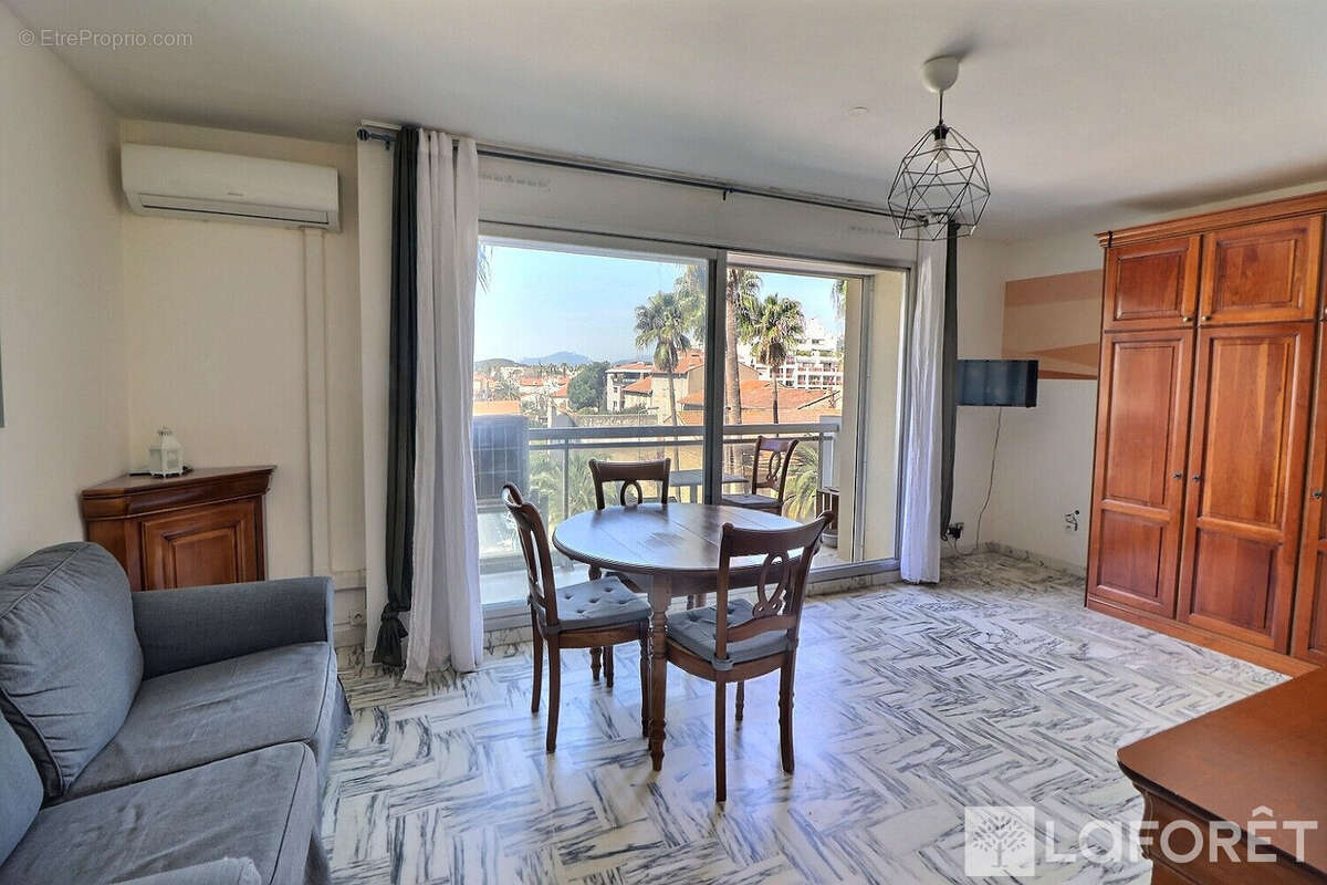 Studio meublé Hyères avec balcon- Parking privé + cave - photo 4
