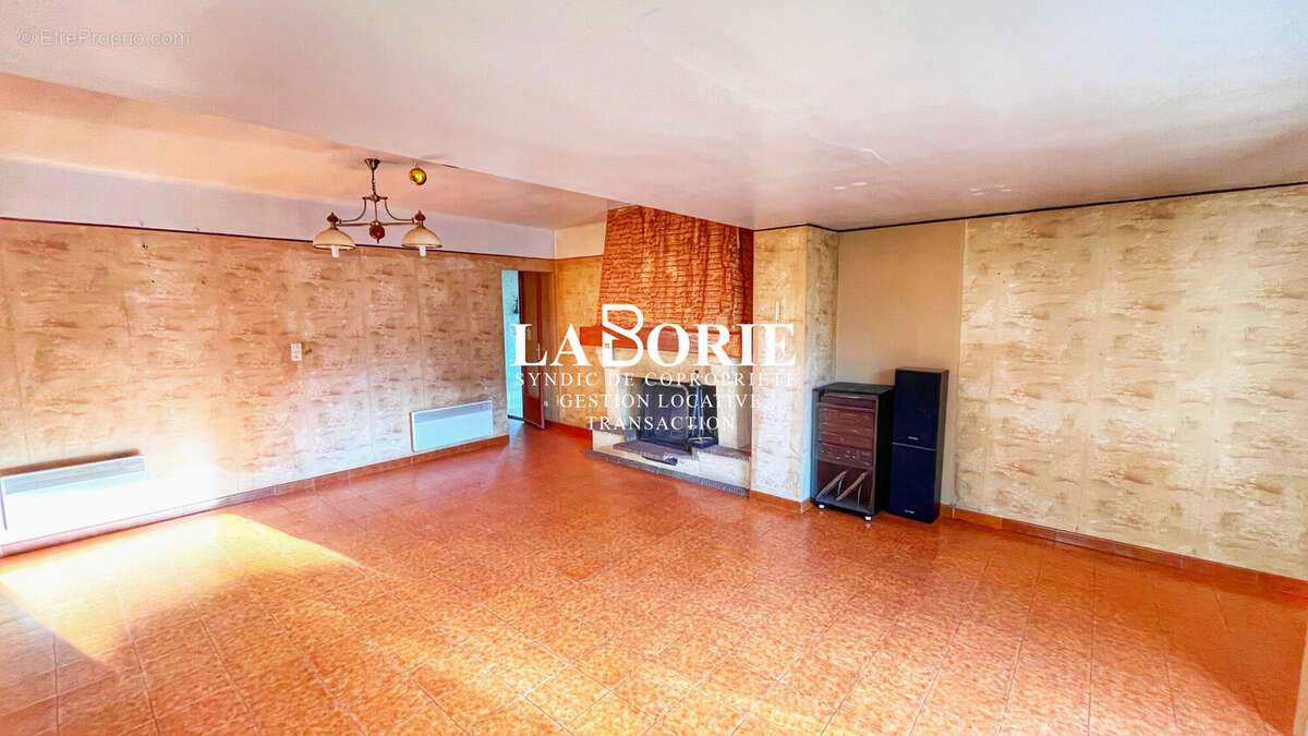 Maison 110 m² à Entraigues-Sur-La-Sorgue  - photo 5