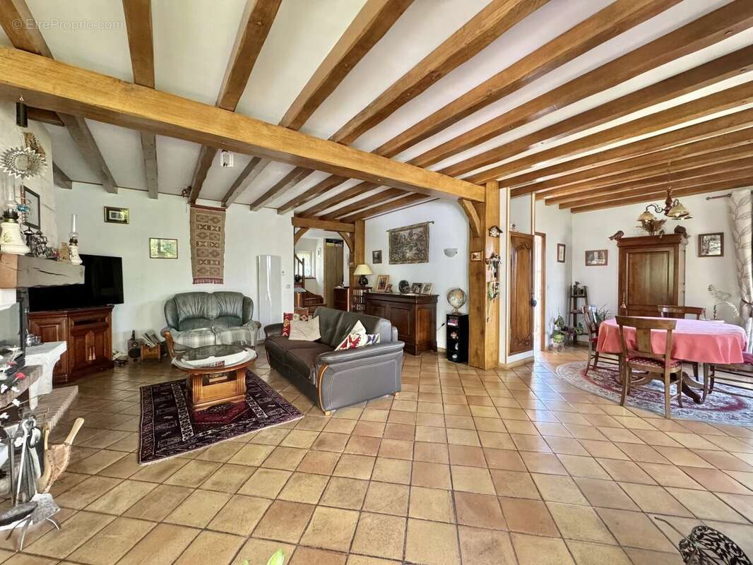Maison 200 m² à Verrieres-Le-Buisson  - photo 5