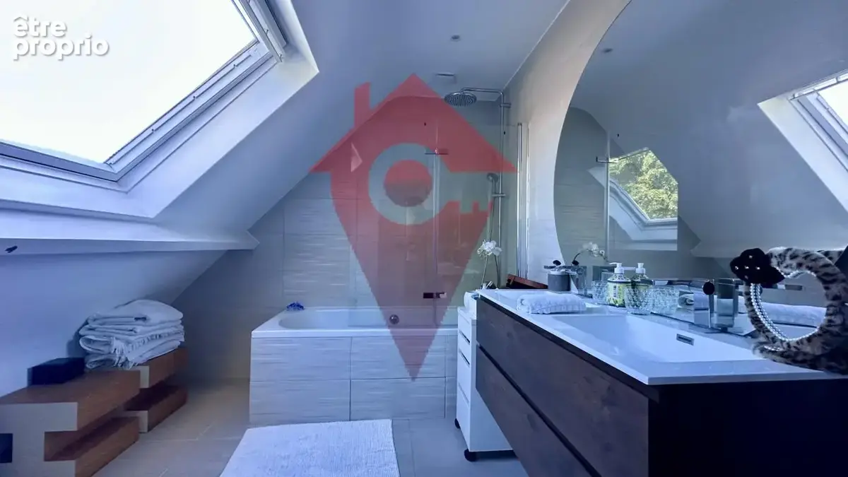 Maison familiale de 180 m2 avec piscine et jardin sans vis-à - photo 12