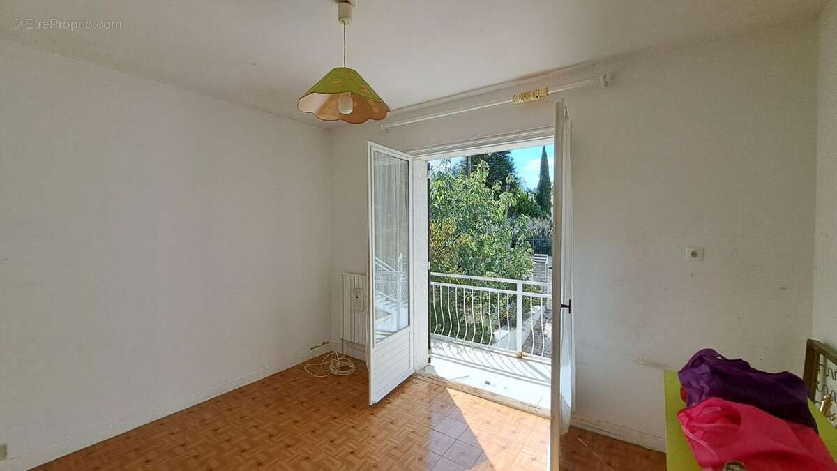 Maison à LE MESNIL-SAINT-DENIS