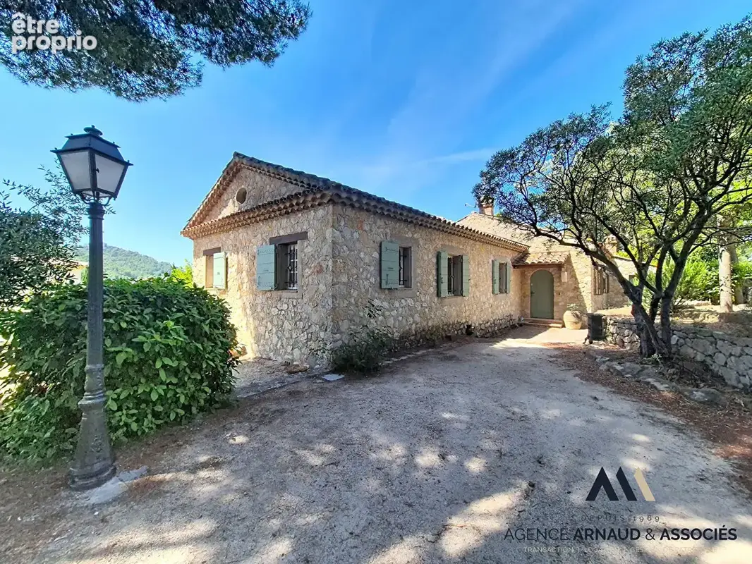Le Castellet - Authentique bastide provençale en pierre de plain-pied avec vue panoramique - photo 1