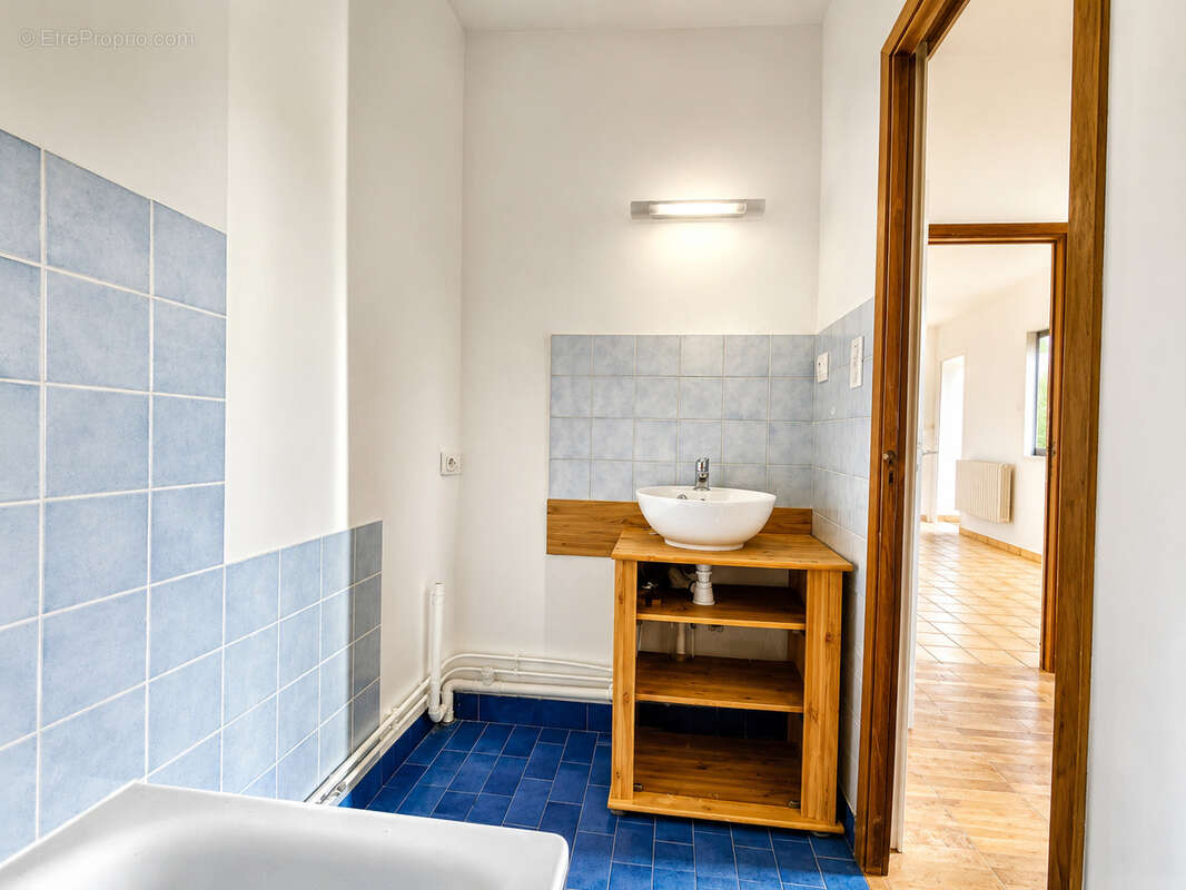 Appartement à CHARBONNIERES-LES-BAINS