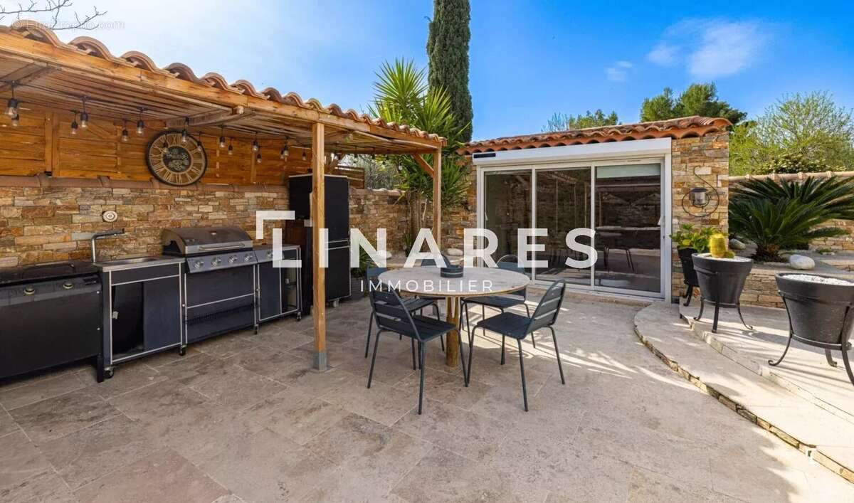 L'IMPRENABLE - Maison T8 de  200m²  + 2 Piscines - Parcelle 1600m² - 13013 Les Médecins - photo 18