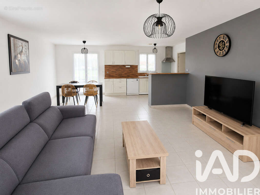 Photo 2 - Maison à LA COURONNE