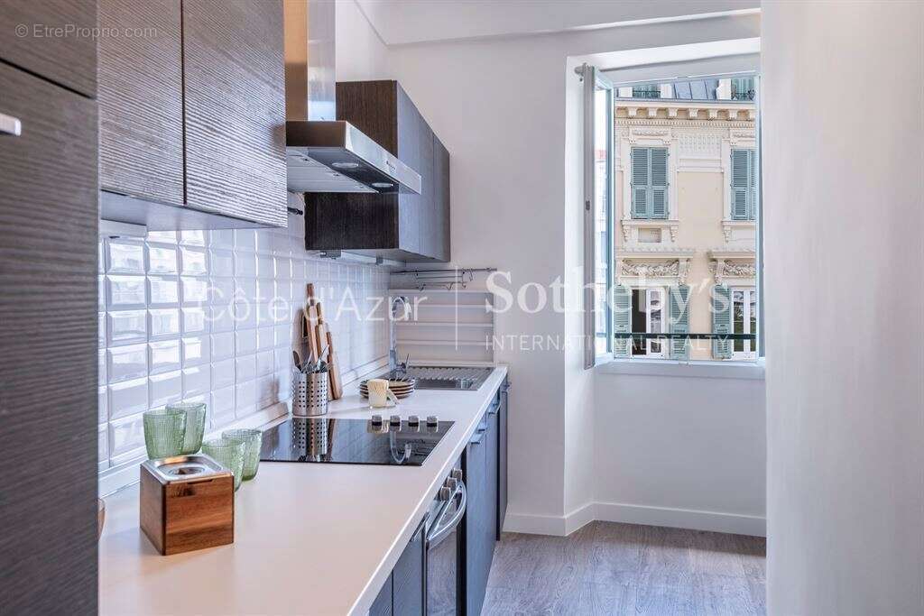 Appartement 3 pièces à vendre dans le Carré d'Or de Nice, Place Magenta - photo 7