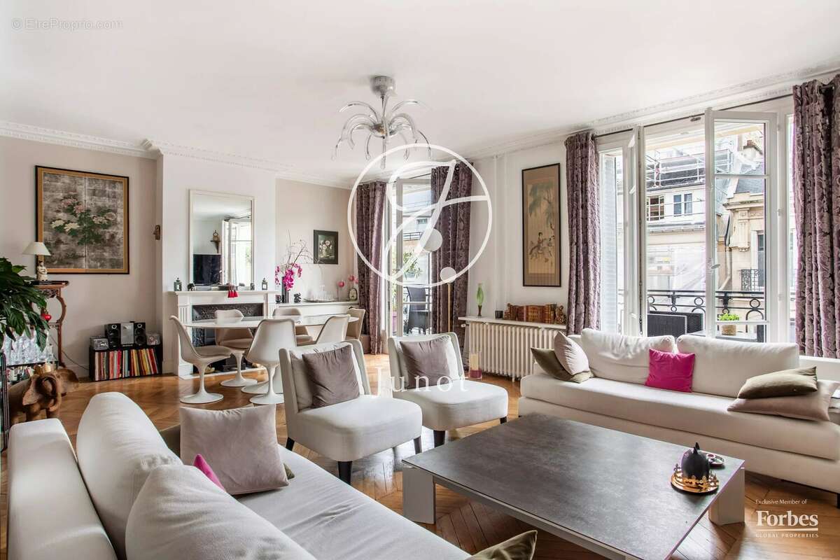 Appartement à PARIS-17E