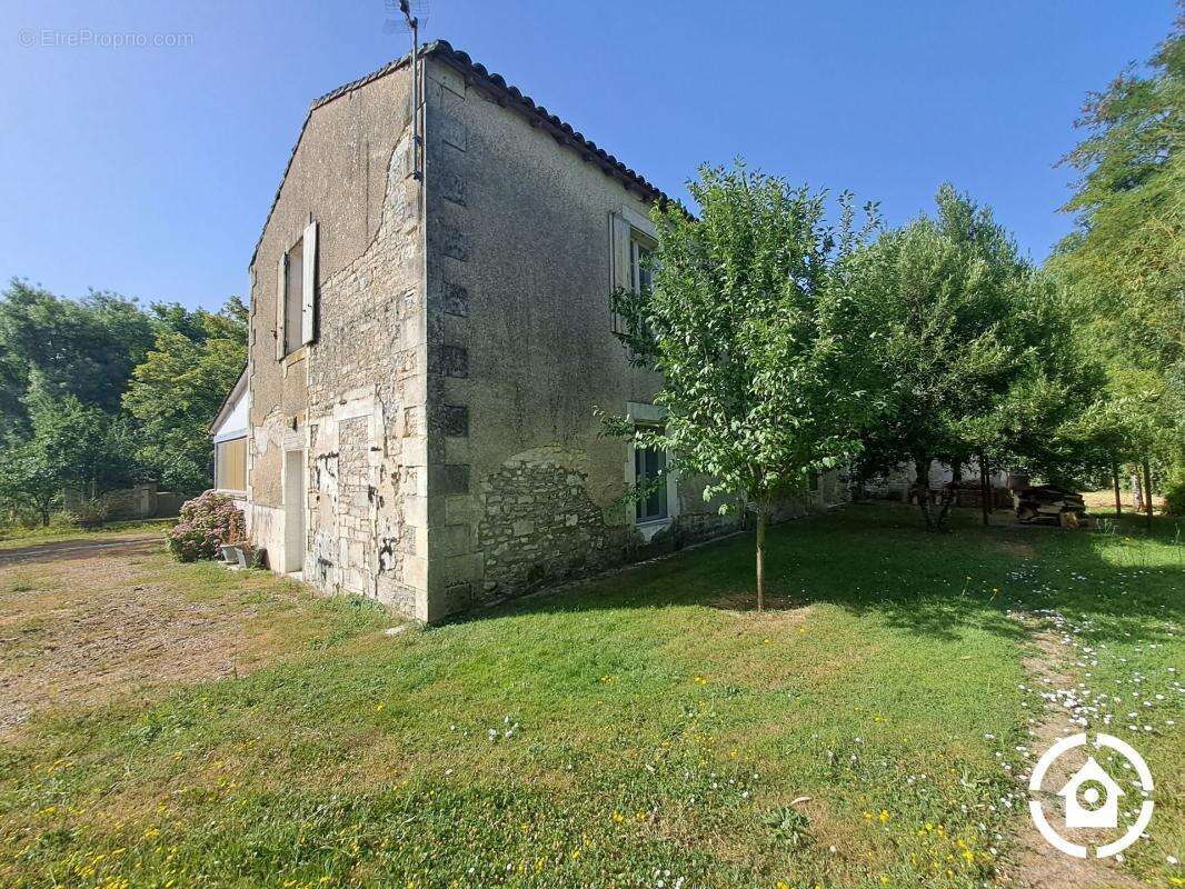 Maison charentaise en pierre - 3 chambres - fort potentiel d'agr - photo 8