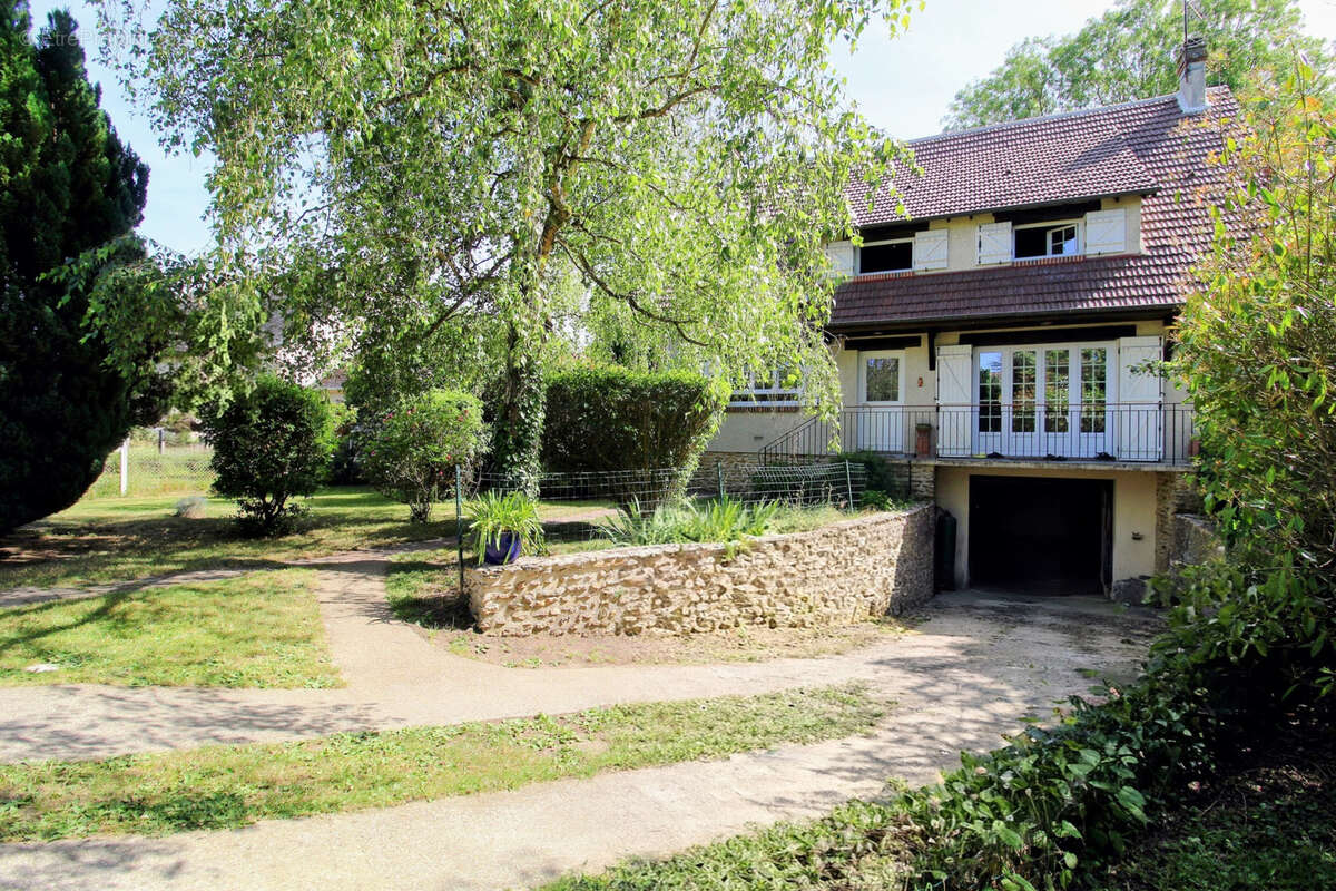 Maison à HOUDAN