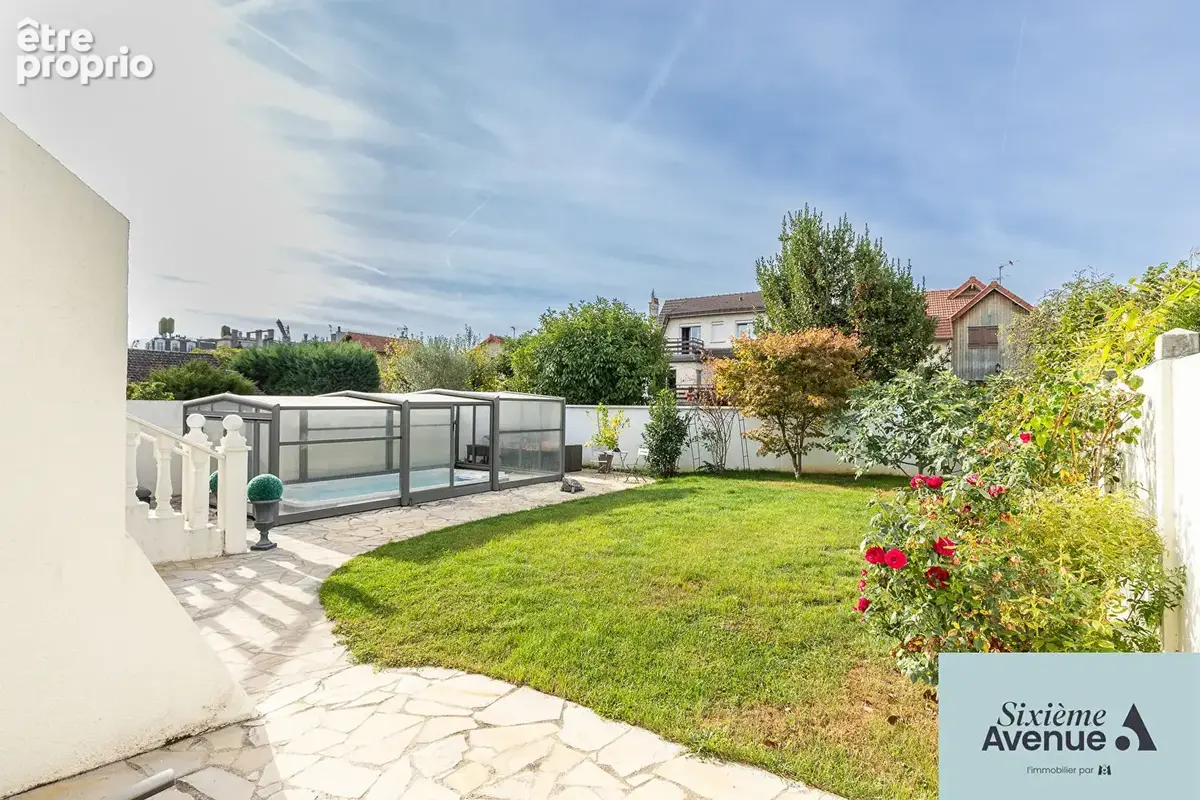 Maison meulière familiale avec piscine couverte, jardin et garage - photo 18