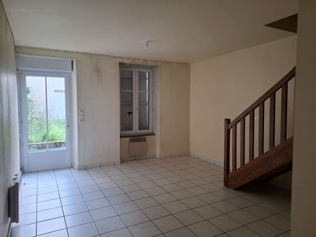 Maison à SAINT-ETIENNE-DE-MER-MORTE