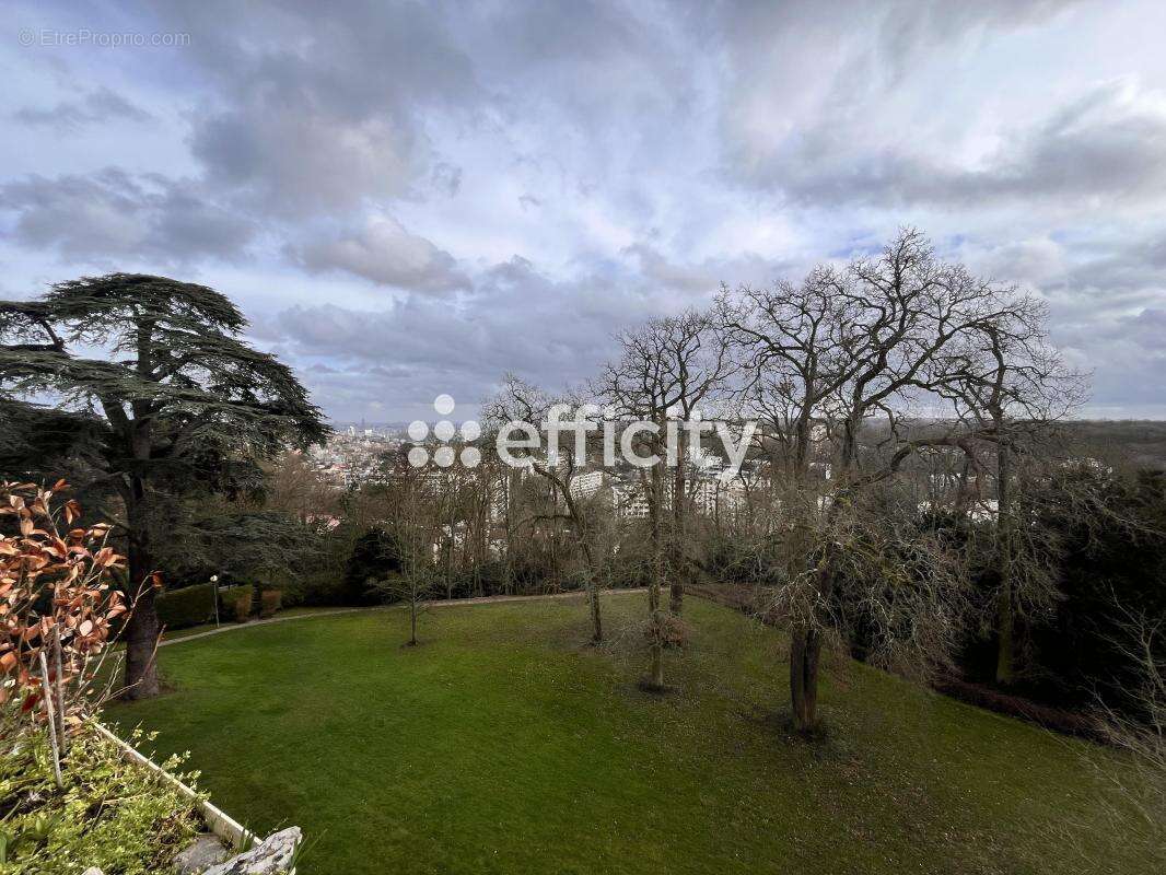 Appartement à VILLE-D'AVRAY