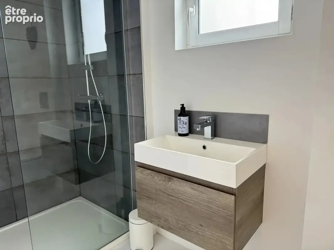 Charmante maison de plain-pied avec grange et piscine - photo 9