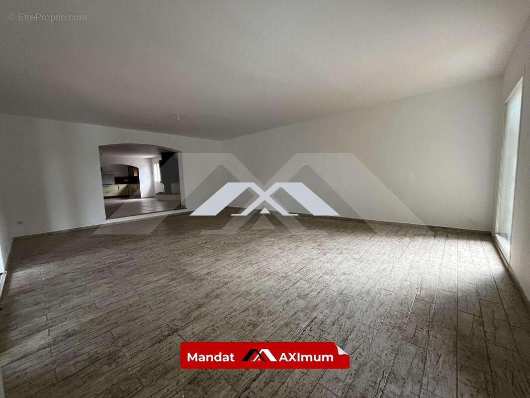 Maison 202 m² à Arles  - photo 5