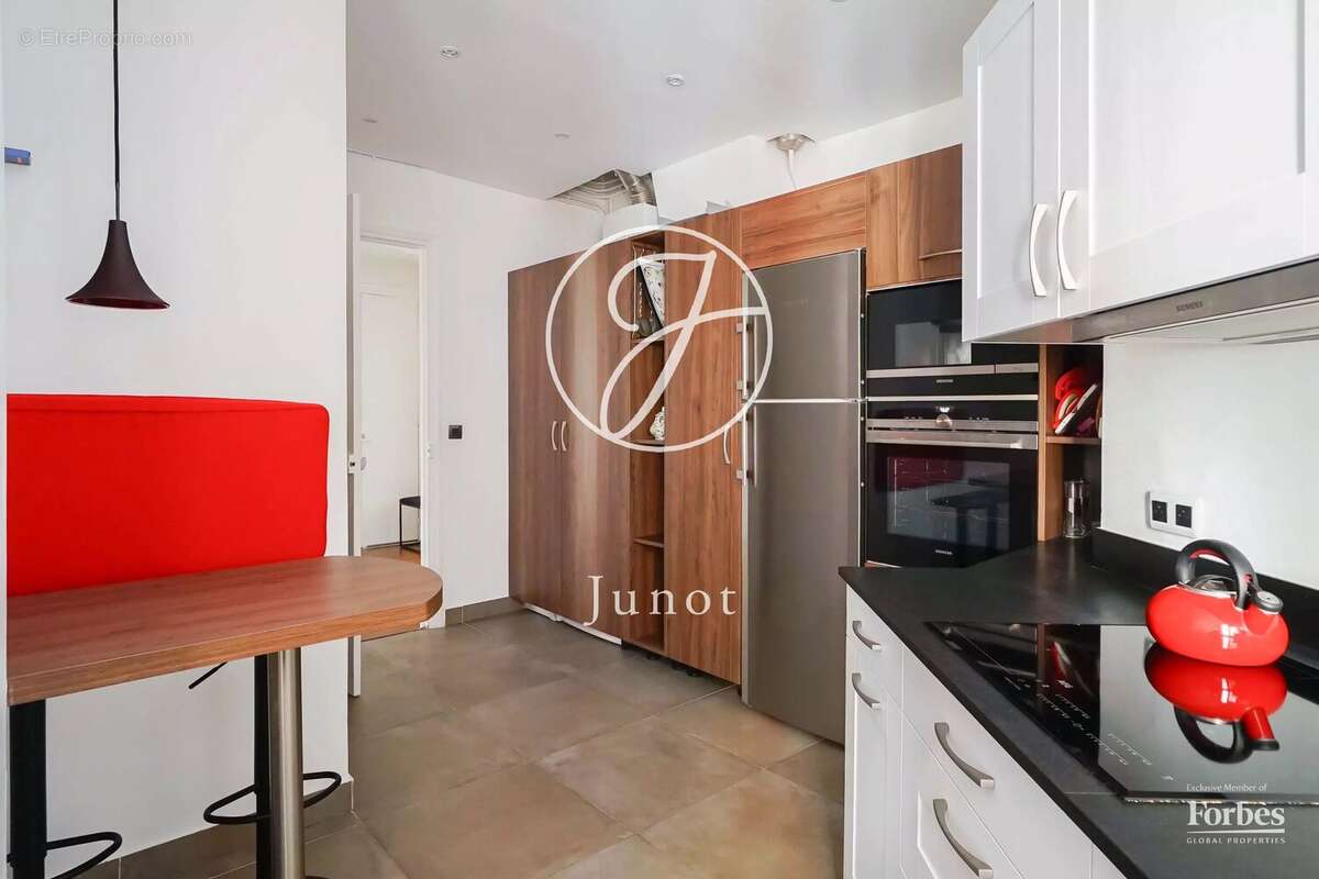 Appartement à PARIS-7E