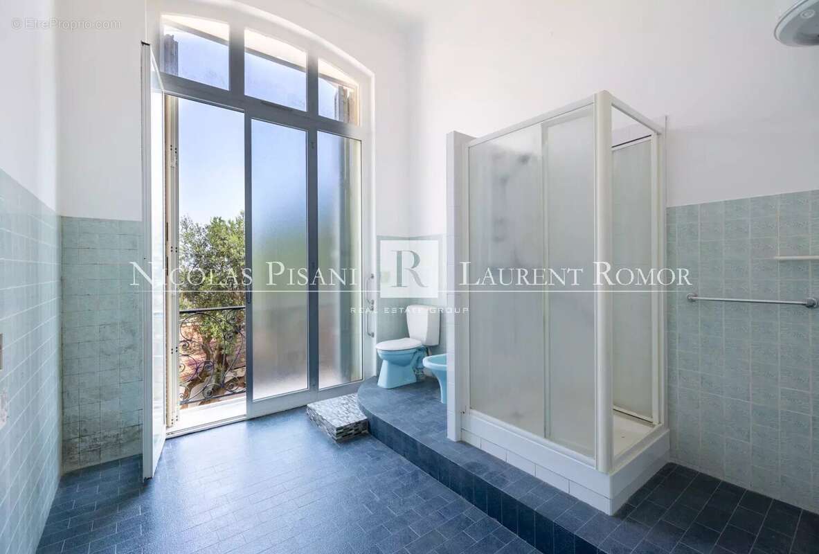Appartement à ROQUEBRUNE-CAP-MARTIN