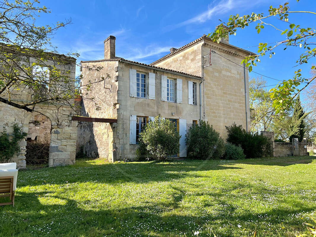 Maison à SAINT-EMILION