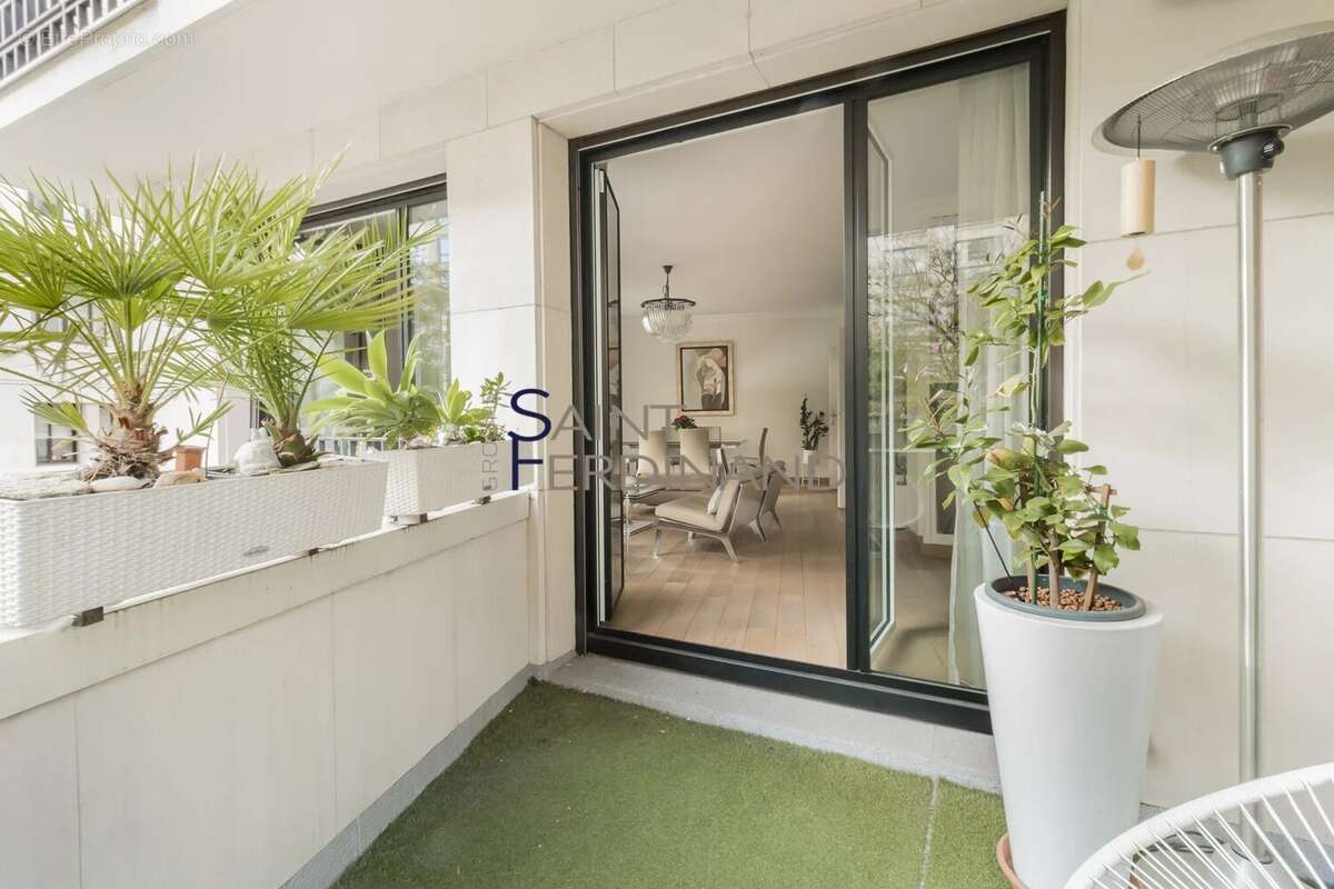 Appartement à PARIS-16E