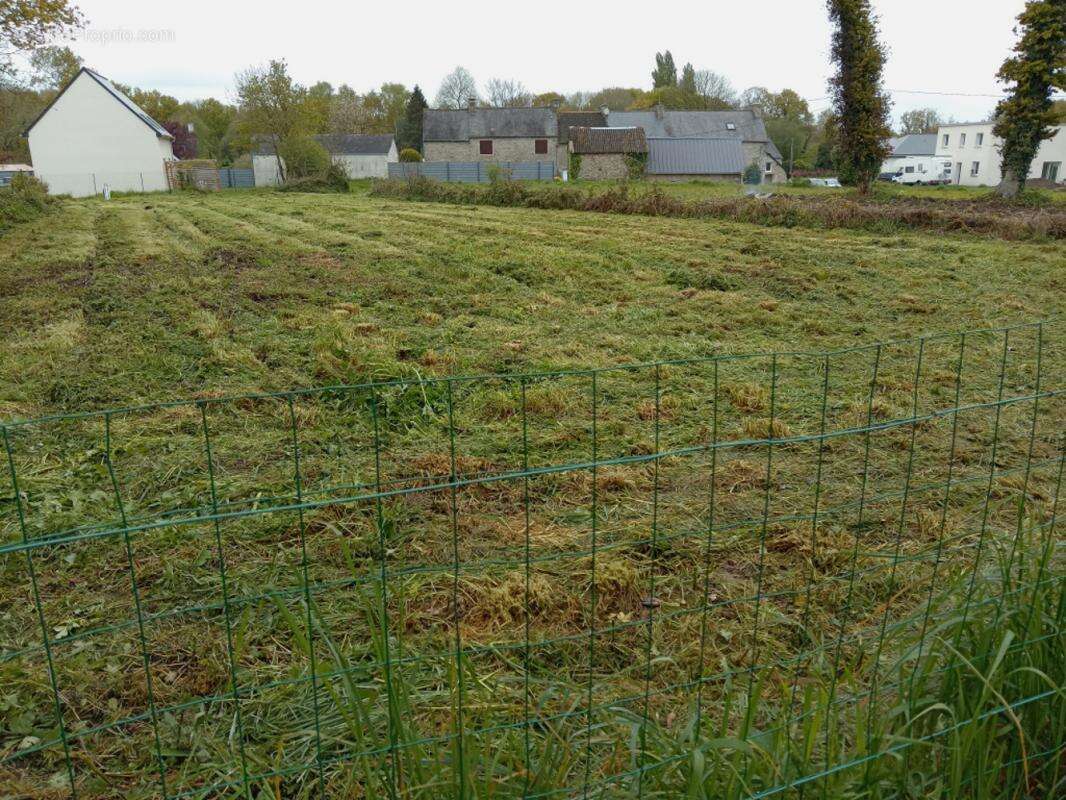 Terrain à VILDE-GUINGALAN