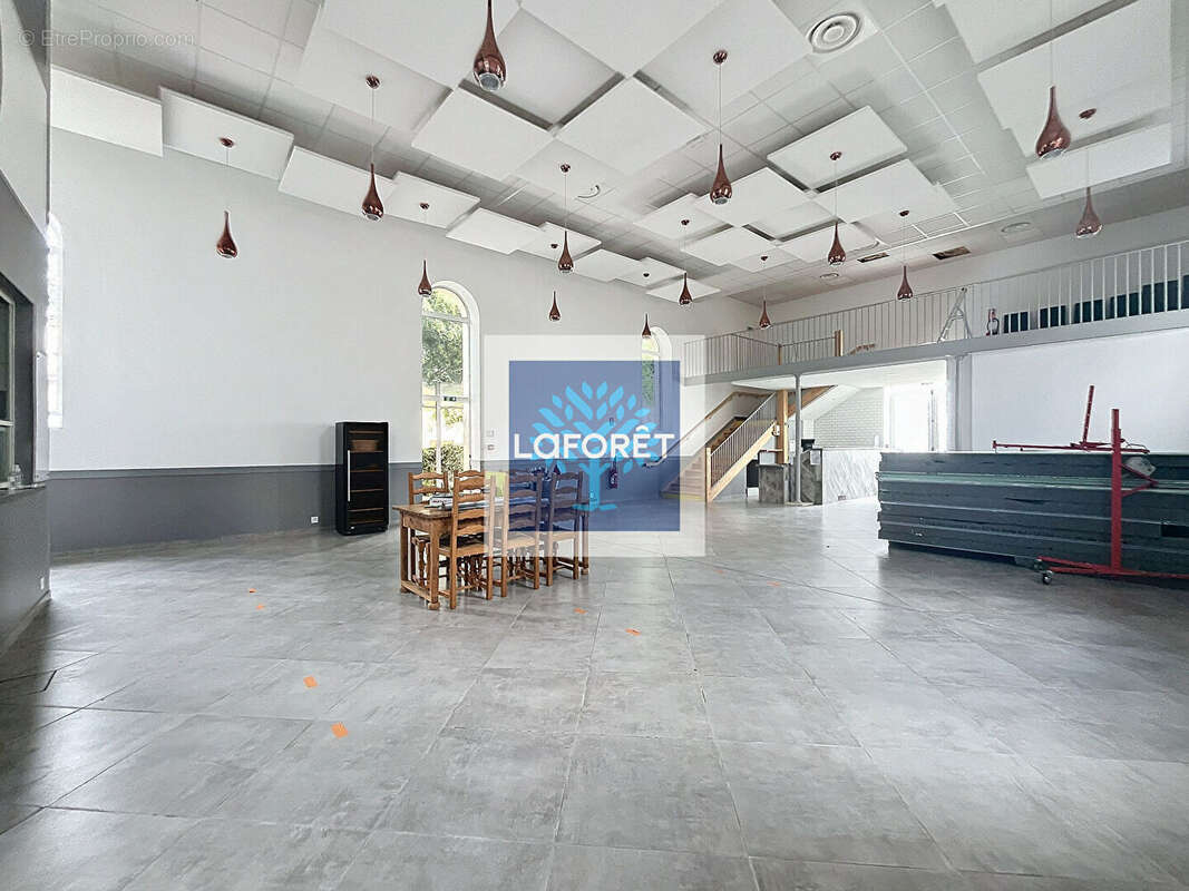 Commerce à ETAULIERS