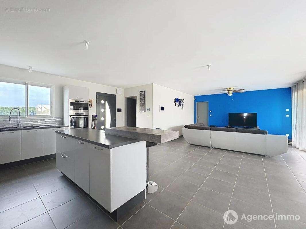 Maison récente de 5 pièces de 133 m² à Saint-Denis-de l'Hôtel - photo 7