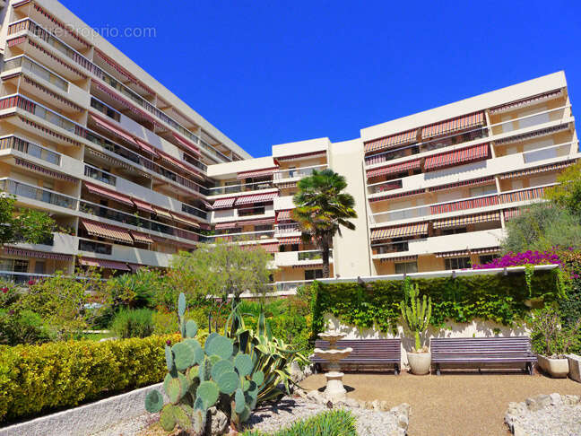 Appartement à VALLAURIS