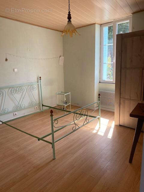 Maison à DESAIGNES