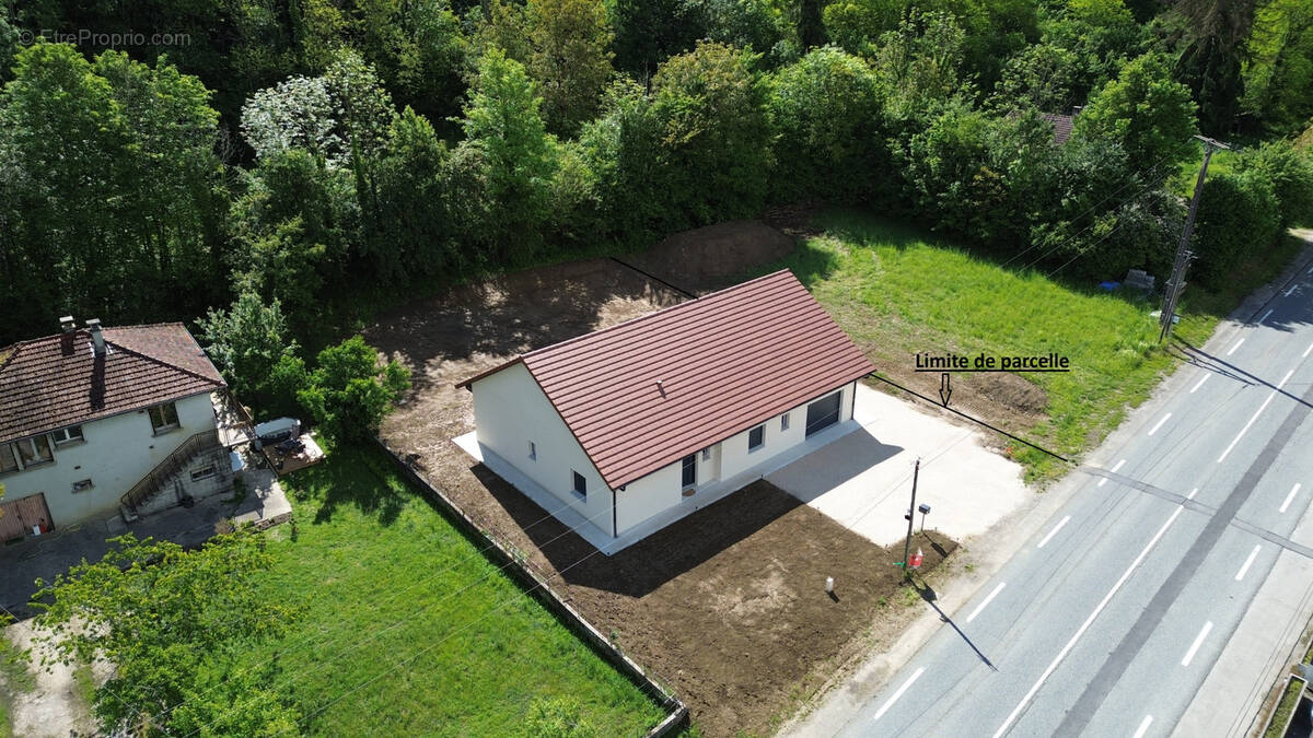 Maison à CHAZEY-BONS