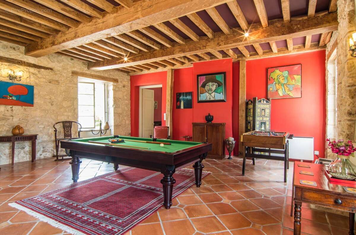 Château à 10 minutes de Bergerac avec maison d'amis et de gardien, piscine, tennis et dépendances - photo 5
