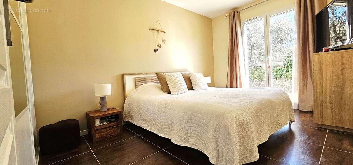 CUGES LES PINS-MAISON-A VENDRE-3 CHAMBRES-TERRAIN - Maison à CUGES-LES-PINS