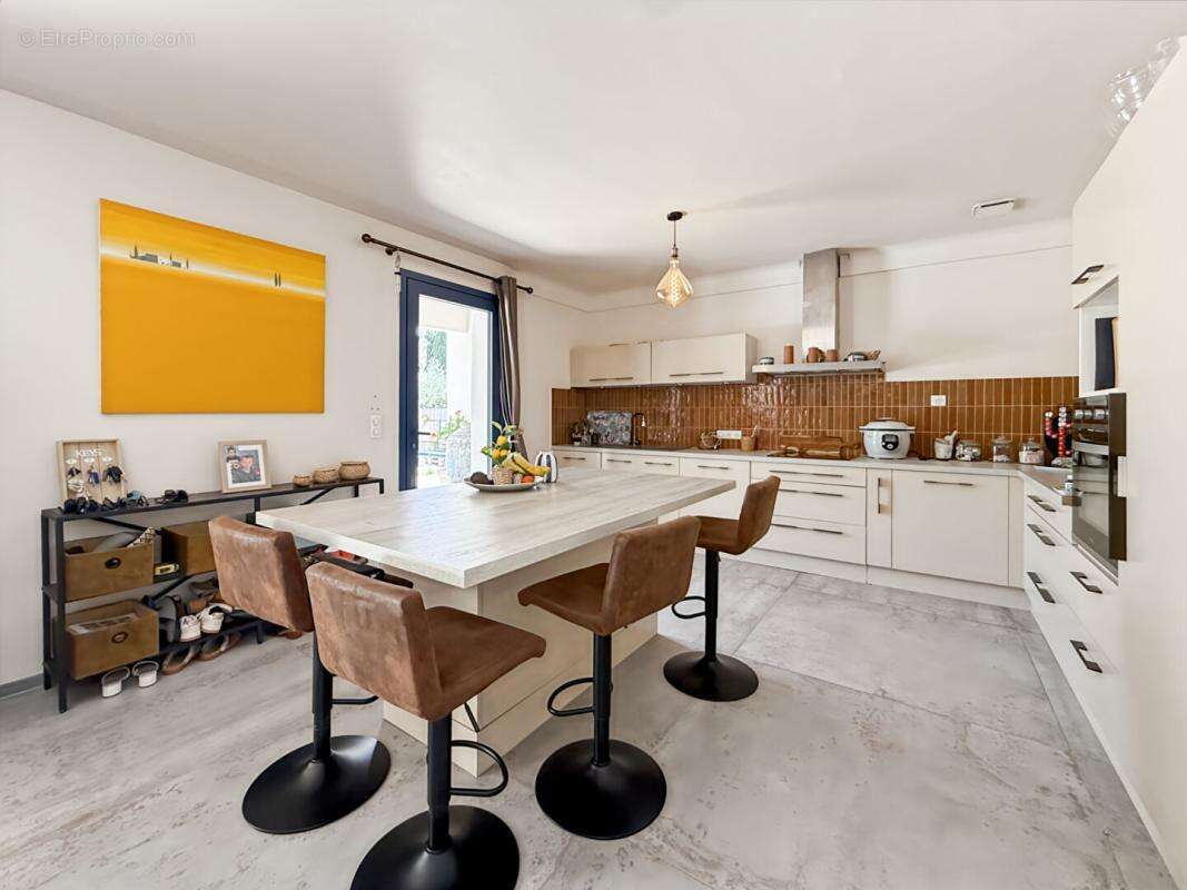 À Vendre maison avec piscine et studio de 25m2 à Mouriès - photo 7