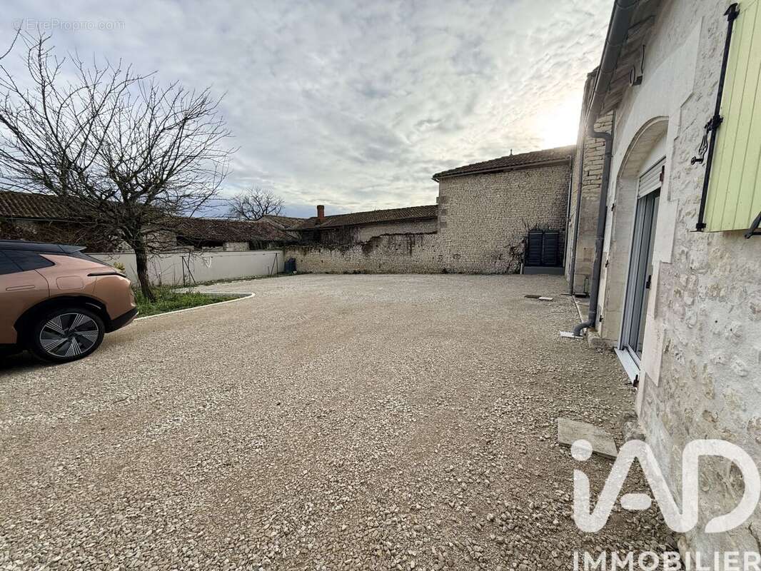 Maison 147 m² à Lonzac  - photo 4