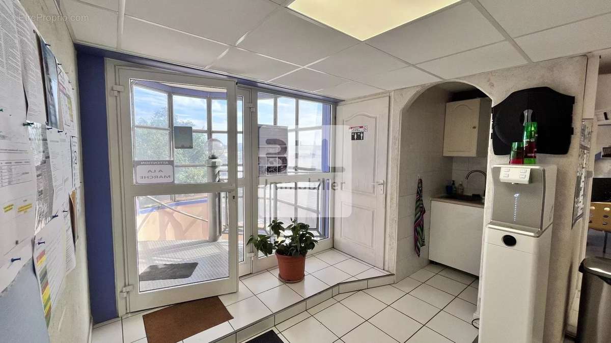 Commerce à LAUDUN-L&#039;ARDOISE