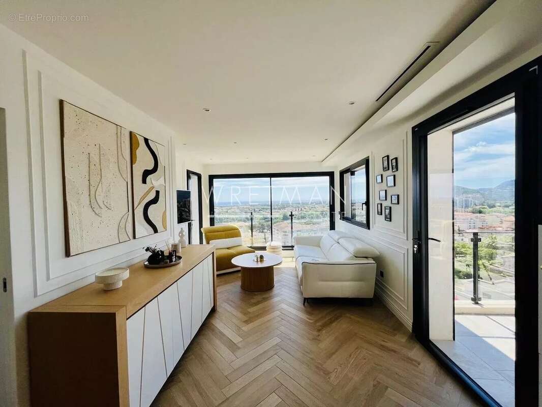 Appartement à MANDELIEU-LA-NAPOULE
