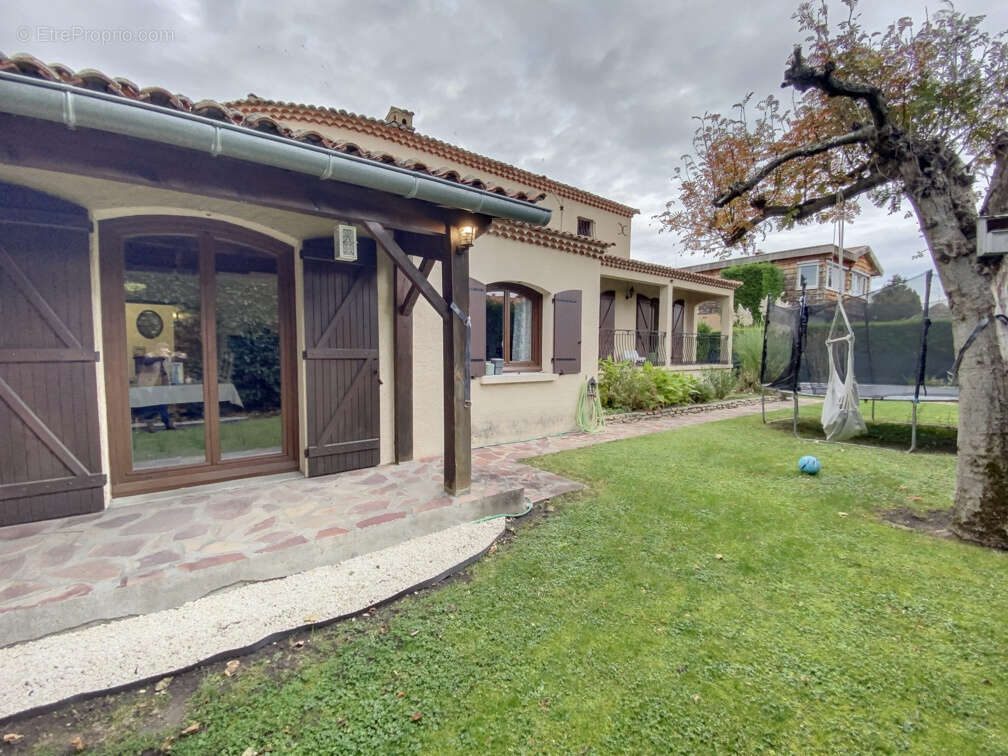 Maison à SAINT-BEAUZIRE