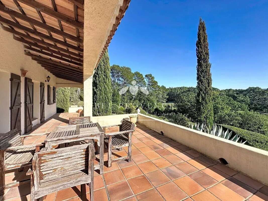 Maison à ENTRECASTEAUX