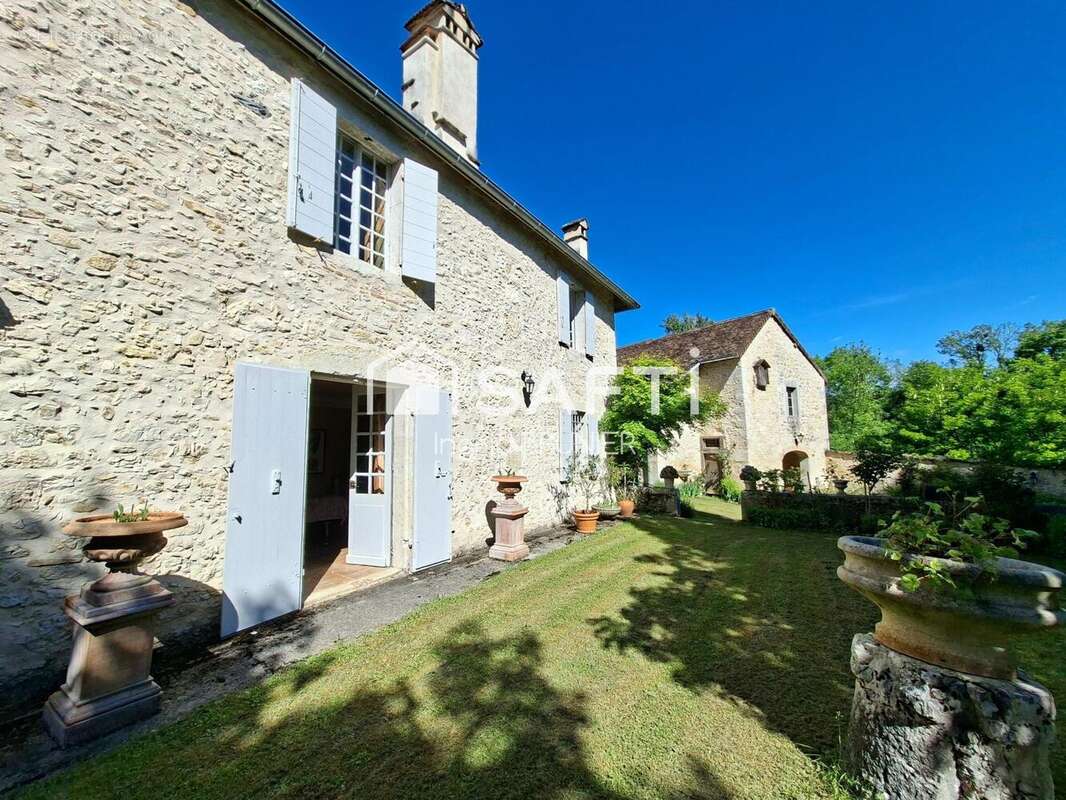 Maison 585 m² à Chazey-Bons  - photo 5